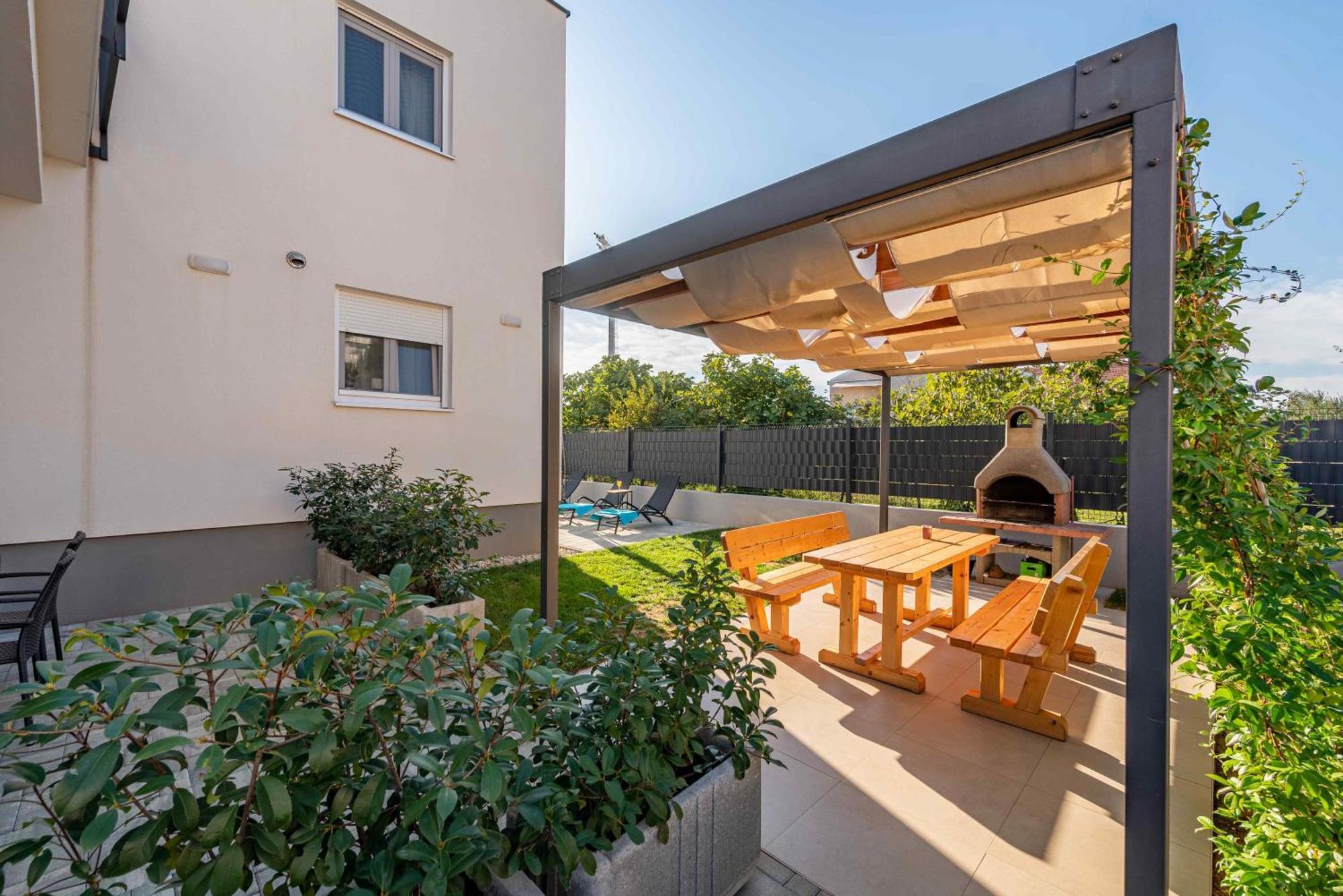 Apartmani Diva Zara Esterno foto