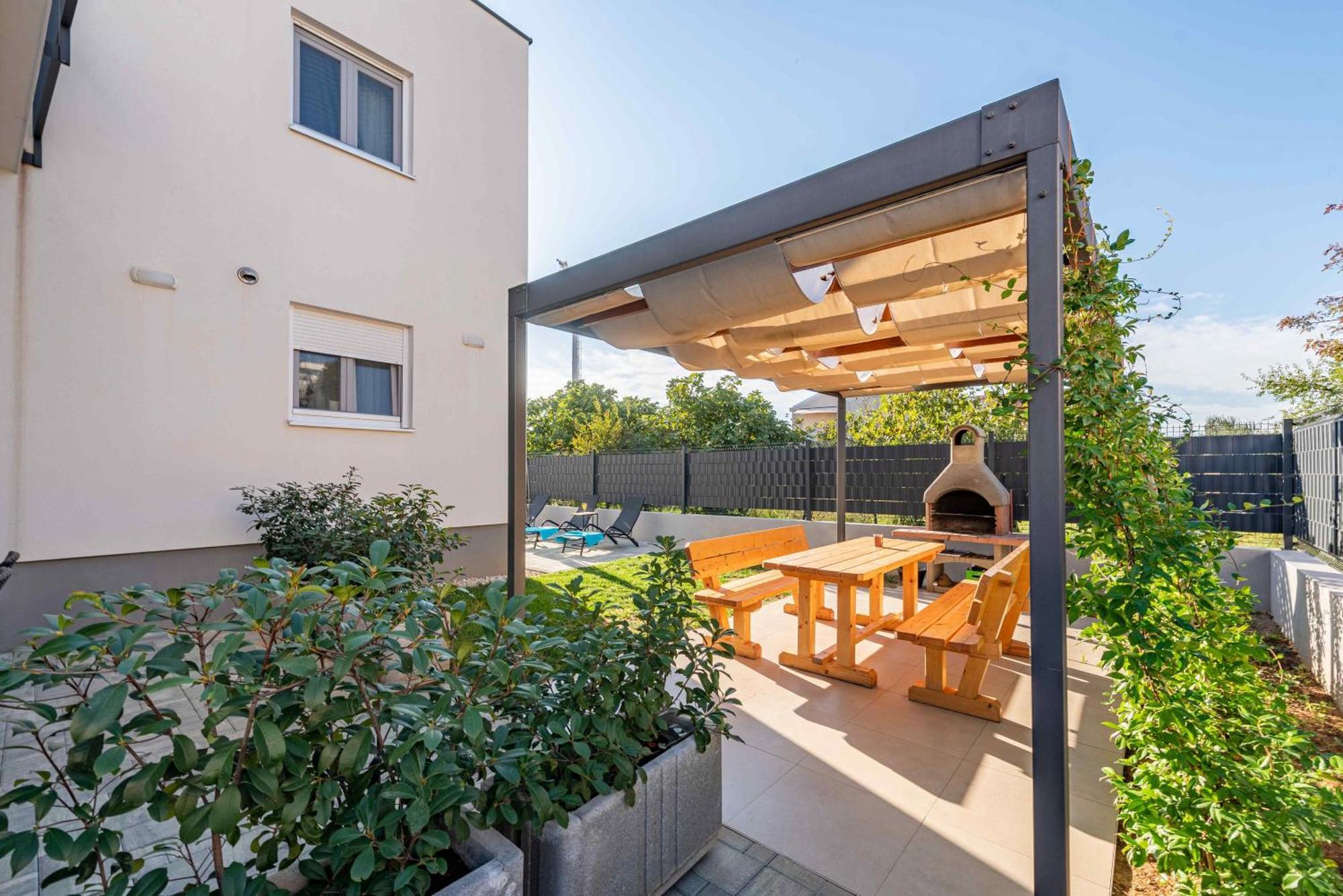 Apartmani Diva Zara Esterno foto