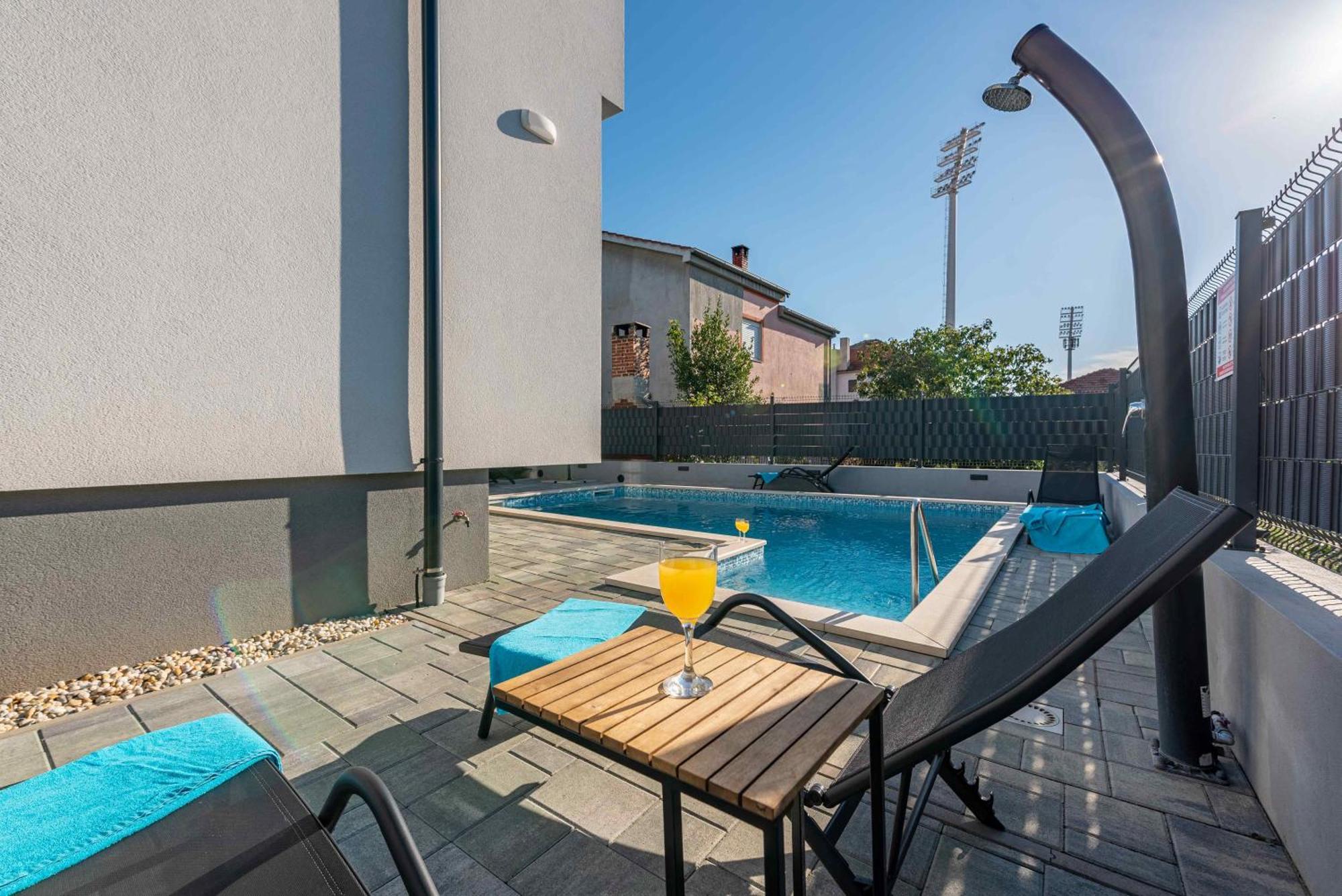 Apartmani Diva Zara Esterno foto